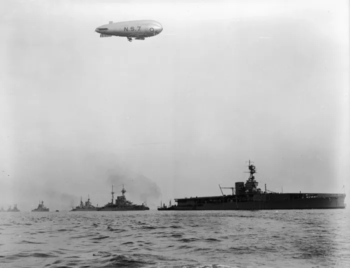 Framed Print : HMS Queen Elizabeth with the fleet at Southend Framed Print : HMS Queen Elizabeth with the fleet at Southend