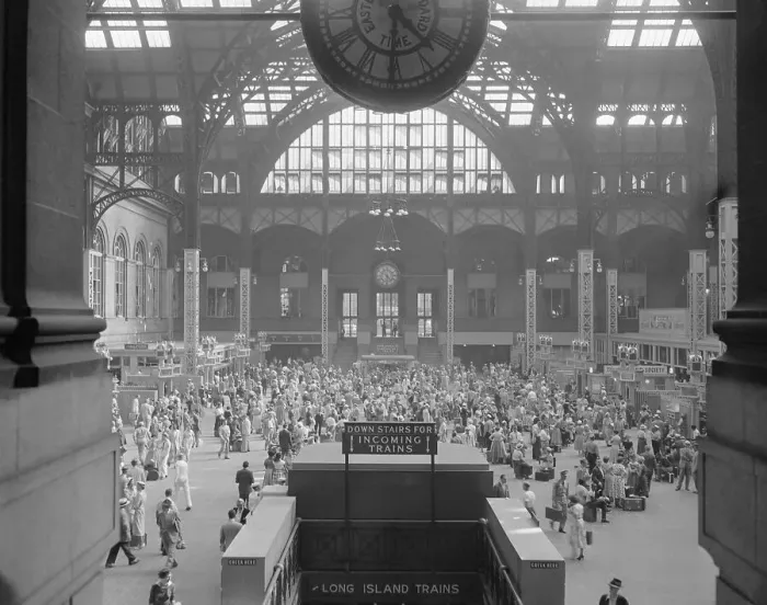 Framed Print : Holiday Crowd at Pennsylvania Station Framed Print : Holiday Crowd at Pennsylvania Station