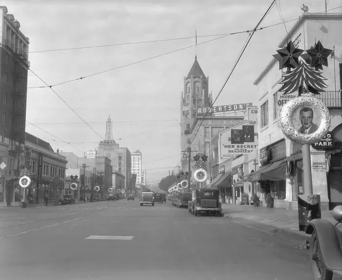 Framed Print : Hollywood Boulevard Decorated for Christmas Framed Print : Hollywood Boulevard Decorated for Christmas