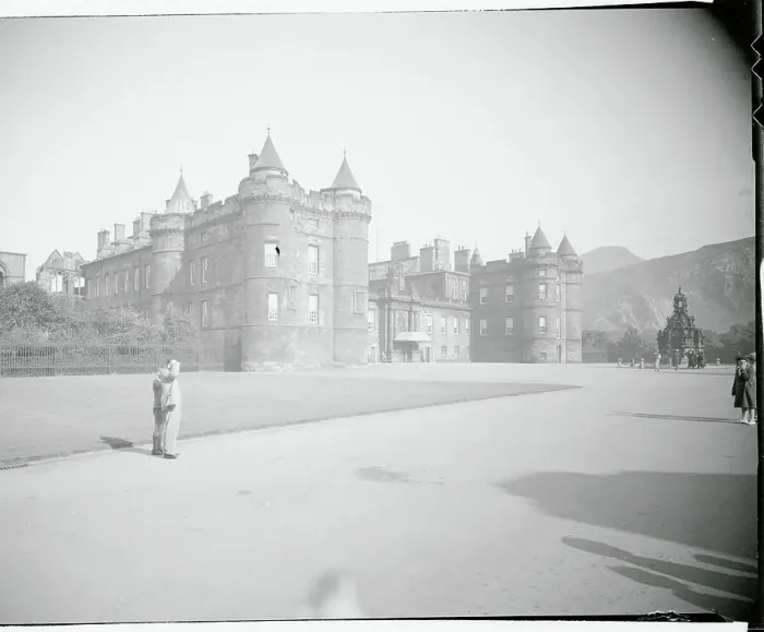 Framed Print : Holyrood Palace Framed Print : Holyrood Palace