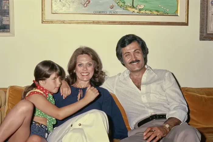 Framed Print : At Home With The Anistons Framed Print : At Home With The Anistons