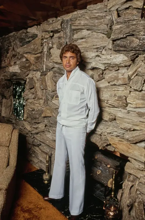 Framed Print : At Home With Humperdinck Framed Print : At Home With Humperdinck
