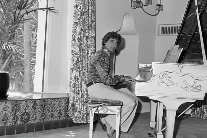 Framed Print : At Home With Humperdinck
