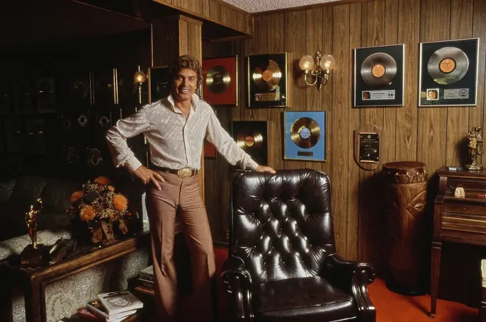 Framed Print : At Home With Humperdinck Framed Print : At Home With Humperdinck