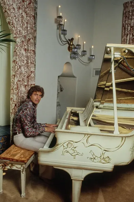 Framed Print : At Home With Humperdinck