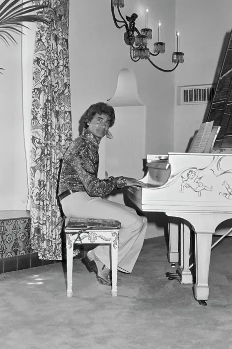 Framed Print : At Home With Humperdinck