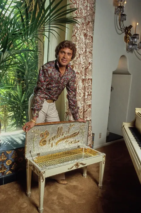 Framed Print : At Home With Humperdinck