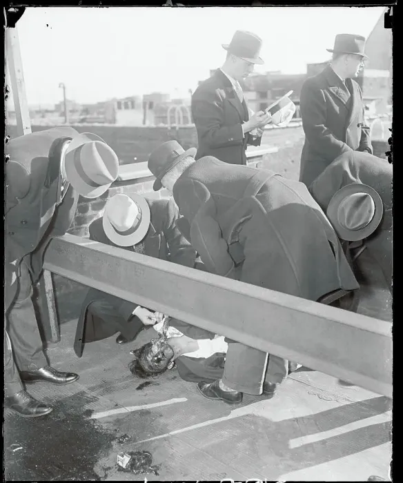 Framed Print : Homicide in New York:Police Examining Body Framed Print : Homicide in New York:Police Examining Body