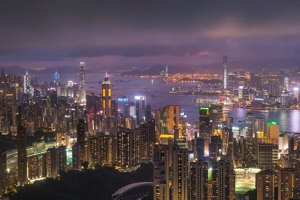 Hong Kong victoria bay at night