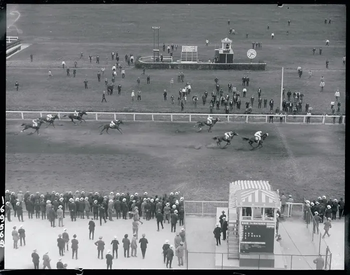 Framed Print : Horse Racing in Action Framed Print : Horse Racing in Action