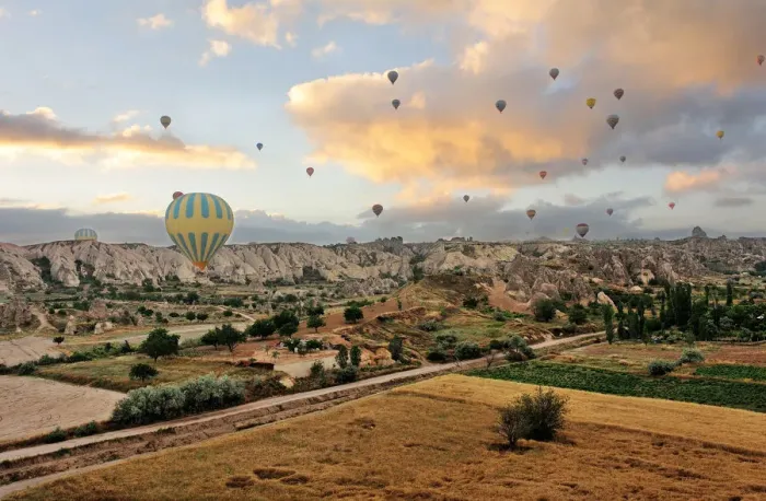 Framed Print : Hot air ballons over Cappadocia, Turkey Framed Print : Hot air ballons over Cappadocia, Turkey