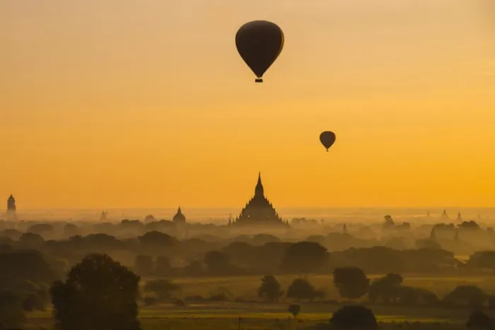 Framed Print : Hot air balloons and ancient pagoda, Bagan Framed Print : Hot air balloons and ancient pagoda, Bagan