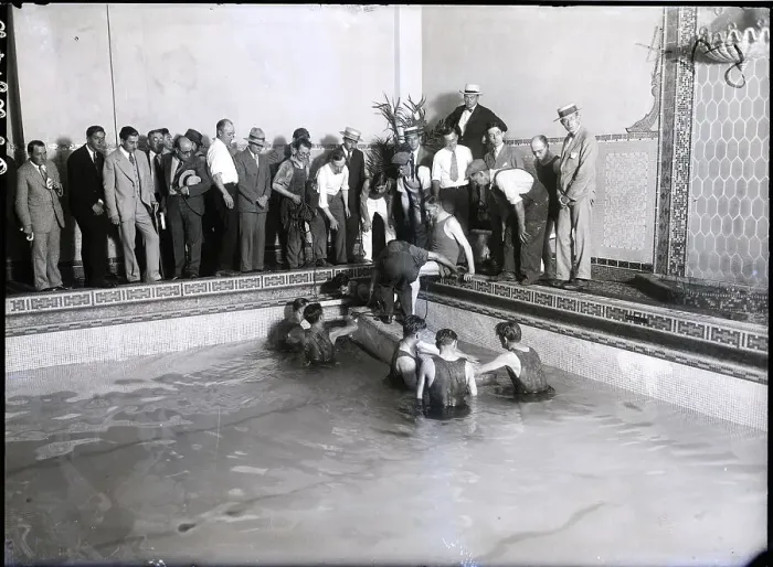 Framed Print : Houdini In Casket Being Lowered Into Poo Framed Print : Houdini In Casket Being Lowered Into Poo