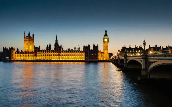 Framed Print : Houses of Parliament lit up at dusk Framed Print : Houses of Parliament lit up at dusk