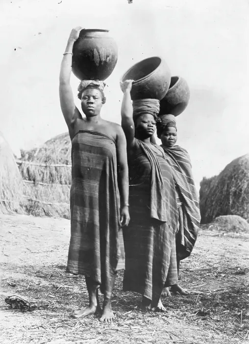 Framed Print : HOUSEWIVES IN SUDAN Framed Print : HOUSEWIVES IN SUDAN