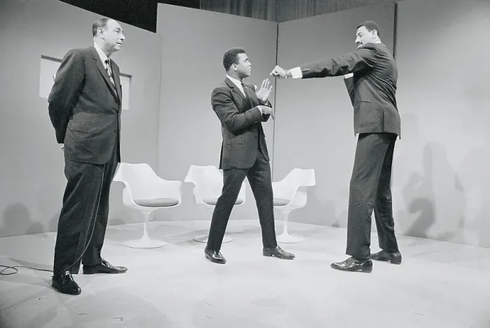 Framed Print : Howard Cosell Watching Muhammad Ali and Wilt Chamberlain Framed Print : Howard Cosell Watching Muhammad Ali and Wilt Chamberlain