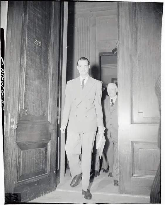 Framed Print : Howard Hughes Arriving at Senate Hearings Framed Print : Howard Hughes Arriving at Senate Hearings