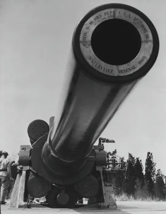 Framed Print : Howitzer. A 12 inch howitzer, circa 1940s. (Photo by Archive Photos / Getty Images)