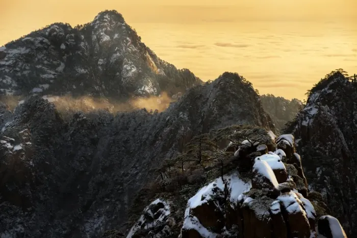 Framed Print : Huangshan mountain in winter season Framed Print : Huangshan mountain in winter season