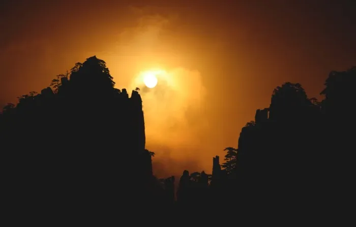 Framed Print : Huangshan sunrise sillhouette Framed Print : Huangshan sunrise sillhouette