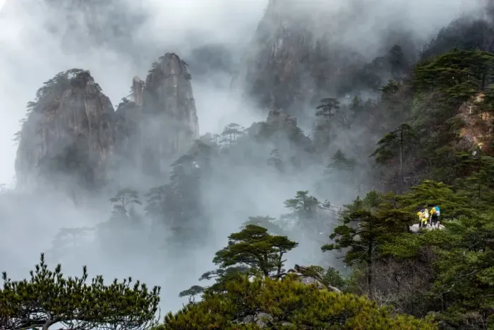 Framed Print : Huangshan (Yellow Mountains), Eastern China Framed Print : Huangshan (Yellow Mountains), Eastern China