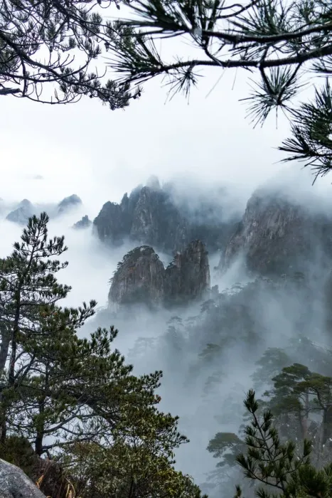 Framed Print : Huangshan (Yellow Mountains), Eastern China Framed Print : Huangshan (Yellow Mountains), Eastern China