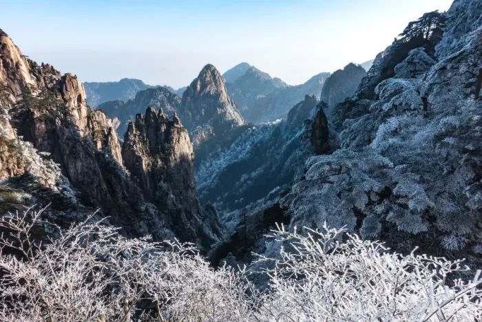 Framed Print : Huangshan (Yellow Mountains), Eastern China Framed Print : Huangshan (Yellow Mountains), Eastern China