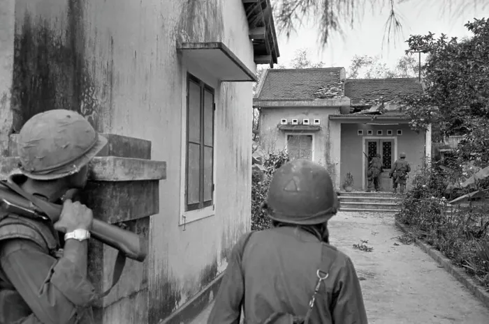 Framed Print : Hue 1968: US Troops Fight Street to Street Framed Print : Hue 1968: US Troops Fight Street to Street