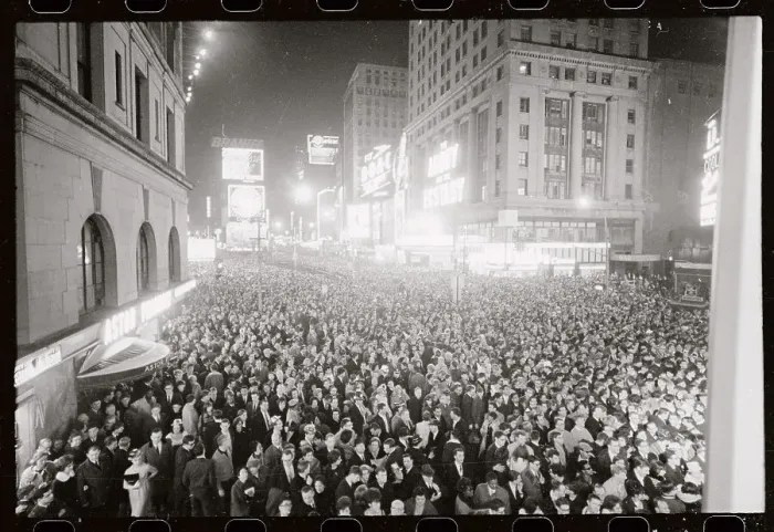 Framed Print : Huge Crowd in New Years Time Square Event