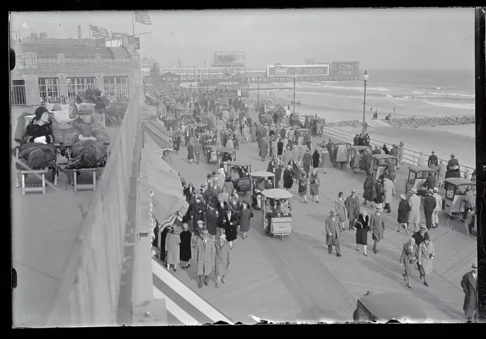 Framed Print : Huge Crowd Turns Out at Atlantic City on Palm Sunday Framed Print : Huge Crowd Turns Out at Atlantic City on Palm Sunday