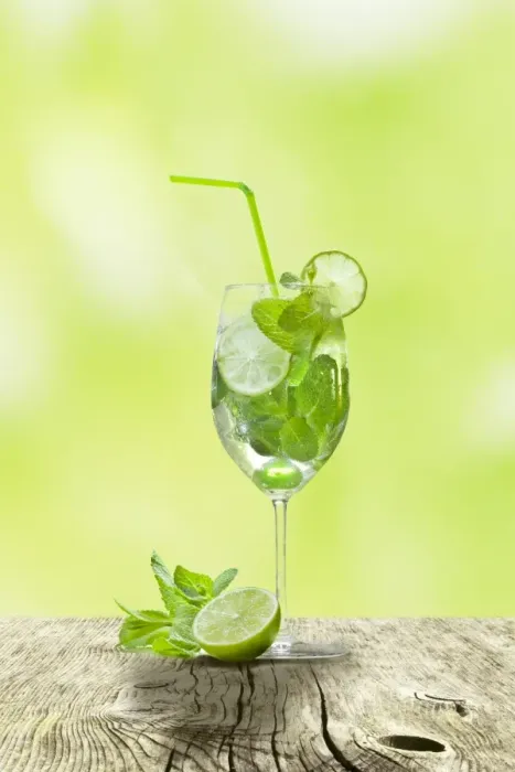 Framed Print : Hugo cocktail with lime and mint Framed Print : Hugo cocktail with lime and mint