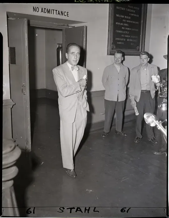 Framed Print : Humphrey Bogart Stands Outside Court Framed Print : Humphrey Bogart Stands Outside Court