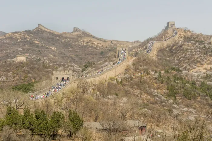 Framed Print : Hundreds of people walking on the Great Wall of China Framed Print : Hundreds of people walking on the Great Wall of China