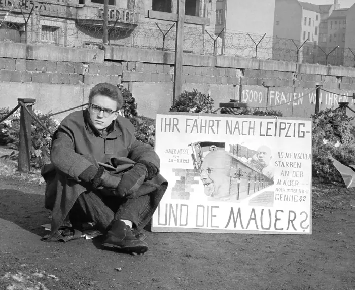 Framed Print : Hunger Vigil On Berlin Wall Framed Print : Hunger Vigil On Berlin Wall