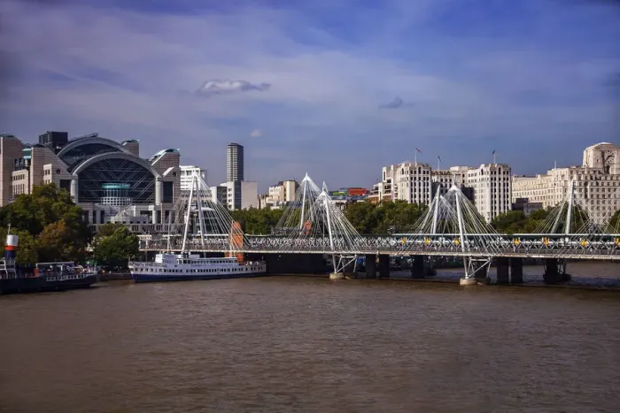 Framed Print : Hungerford Bridge from the side and the thames river Framed Print : Hungerford Bridge from the side and the thames river