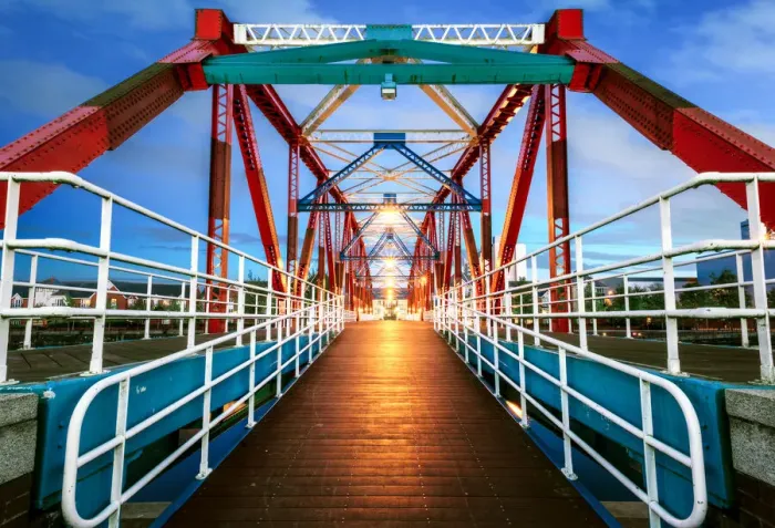 Framed Print : Huron Bridge, Salford Quays, Manchester, England Framed Print : Huron Bridge, Salford Quays, Manchester, England