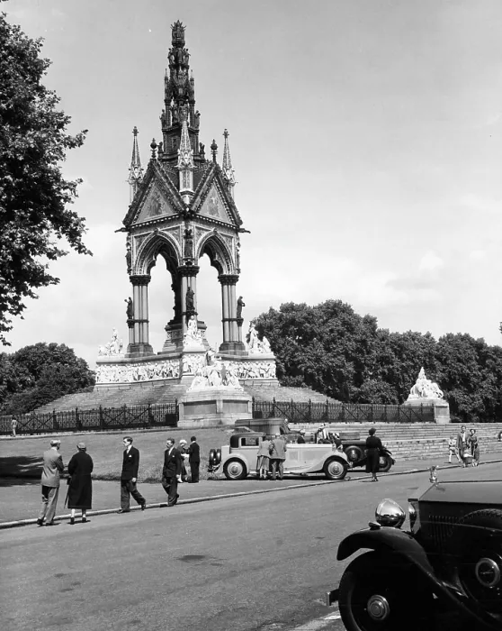 Framed Print : HYDE PARK. A view of Albert Memorial in Hyde Park in London, England