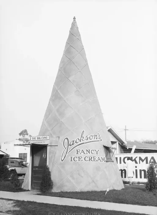 Framed Print : Ice Cream Cone Building as Restaurant Framed Print : Ice Cream Cone Building as Restaurant