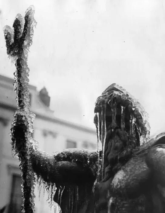 Framed Print : Ice King. 4th December 1933: A statue of Neptune covered with ice Framed Print : Ice King. 4th December 1933: A statue of Neptune covered with ice