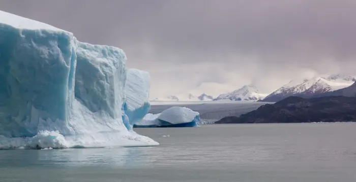 Framed Print : Icebergs on Lago Argentino