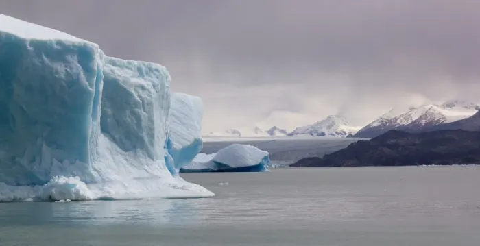 Framed Print : Icebergs on Lago Argentino