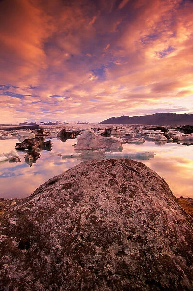 Iceland, Austur Skaftafells, Breidhemerkurjokull Glacier, sunset