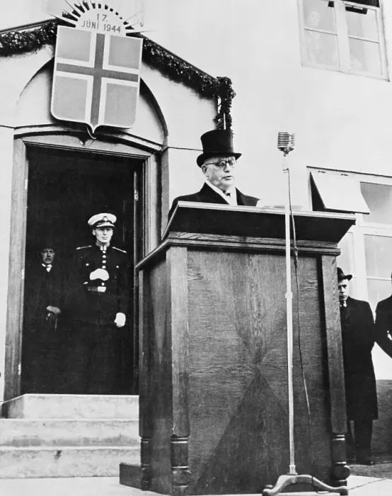 Framed Print : Icelandic President Sveinn Bjornsson Speaking at Parliament Ceremonies Framed Print : Icelandic President Sveinn Bjornsson Speaking at Parliament Ceremonies