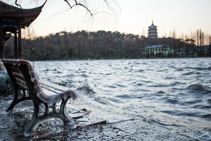 Framed Print : Icicles on bench against the Leifeng Pagoda by the West Lake, Hangzhou, Zhejiang, China Framed Print : Icicles on bench against the Leifeng Pagoda by the West Lake, Hangzhou, Zhejiang, China