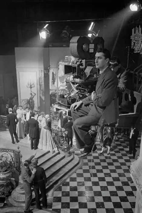 Framed Print : An Ideal Husband Film Set, 1946 Framed Print : An Ideal Husband Film Set, 1946
