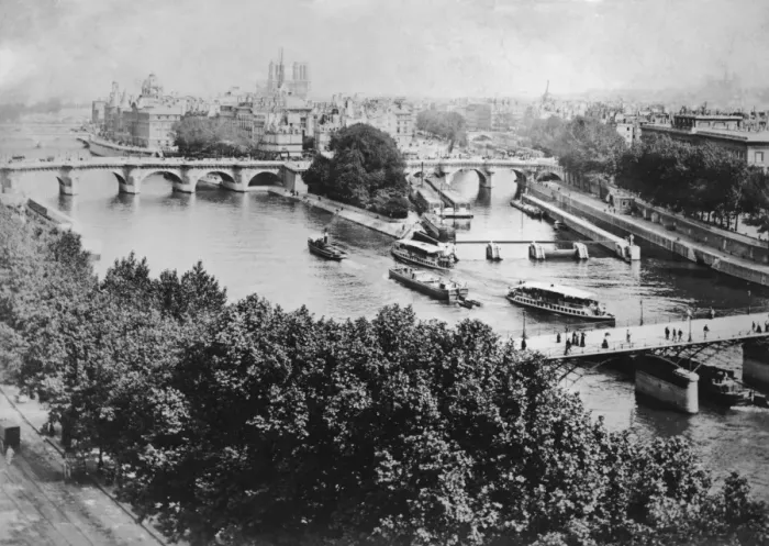 Framed Print : Ile De La Cite Framed Print : Ile De La Cite