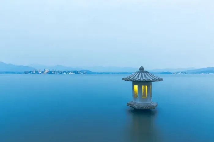 Framed Print : A illuminated stone lantern on the West Lake, Hangzhou, China Framed Print : A illuminated stone lantern on the West Lake, Hangzhou, China