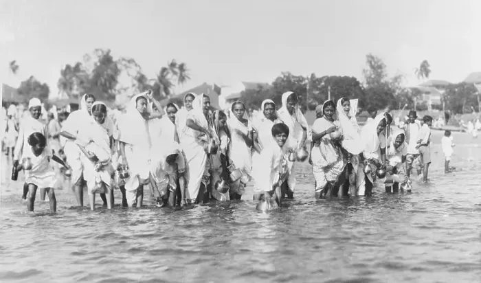 Framed Print : India Citizens Obtaining Salt Water in Protest Framed Print : India Citizens Obtaining Salt Water in Protest