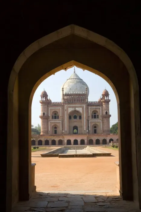 Framed Print : India, Delhi, Safdarjung Tomb, view through arch