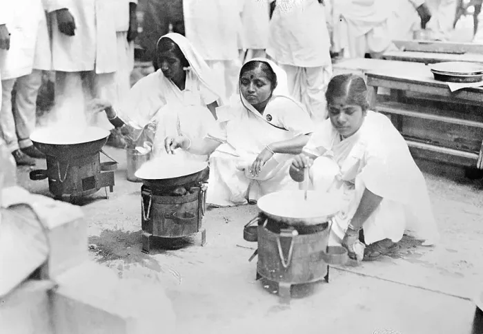 Framed Print : Indian Women Boiling Salt Water in Protest Framed Print : Indian Women Boiling Salt Water in Protest